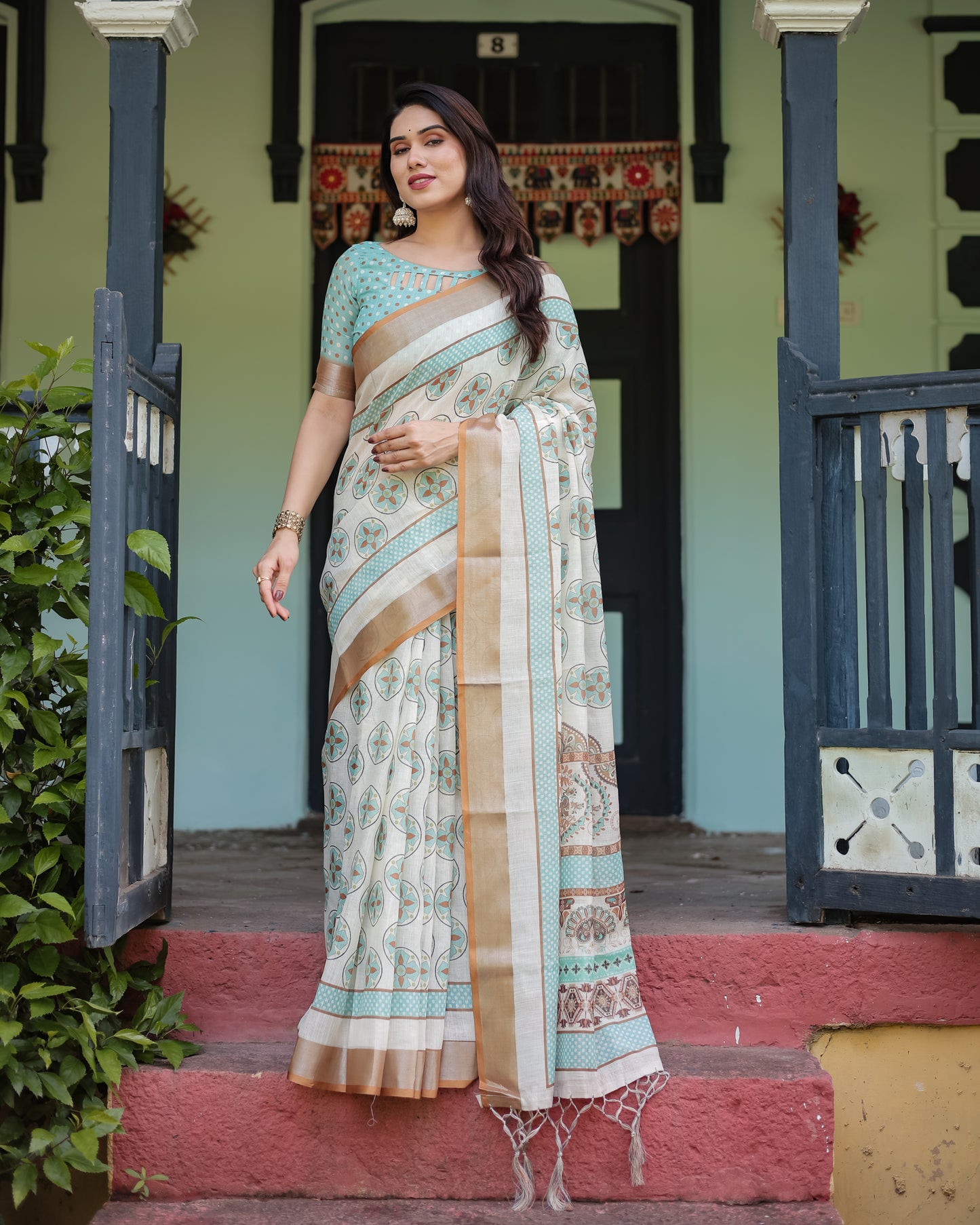 Geometric Grace Pure Linen Saree With Tassels.
