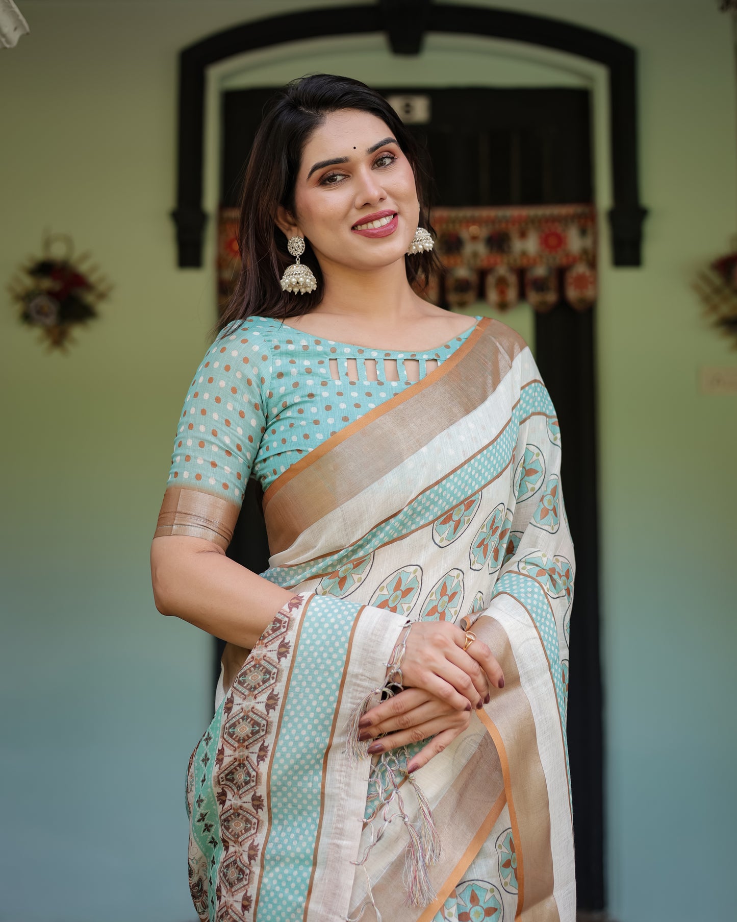 Geometric Grace Pure Linen Saree With Tassels.