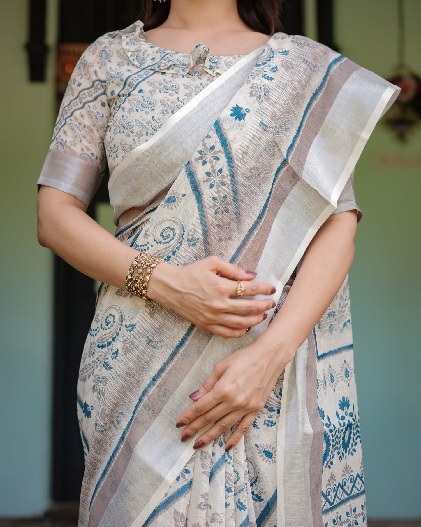 Elegant Blue Charm Pure Linen Saree With Tassels.