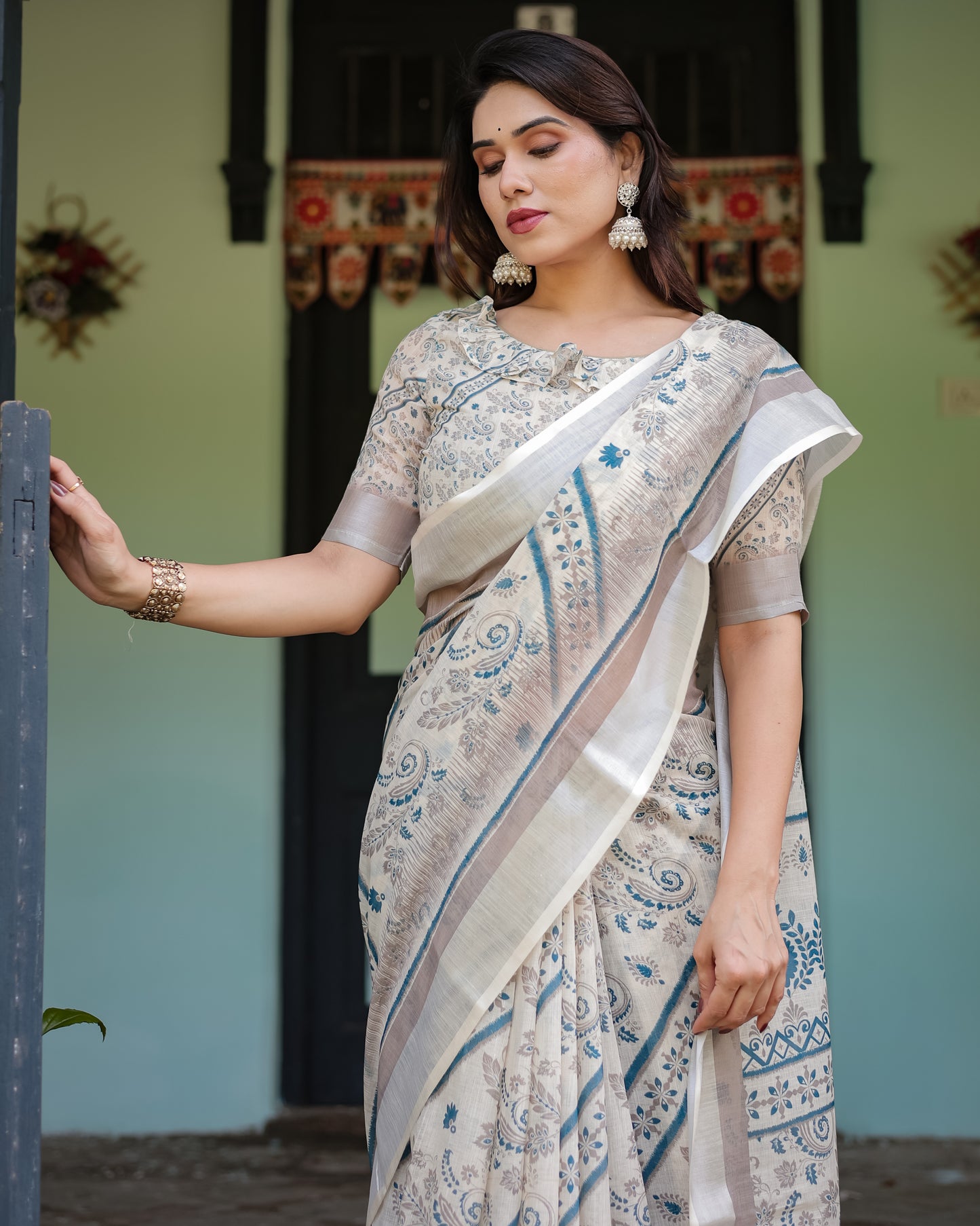 Elegant Blue Charm Pure Linen Saree With Tassels.