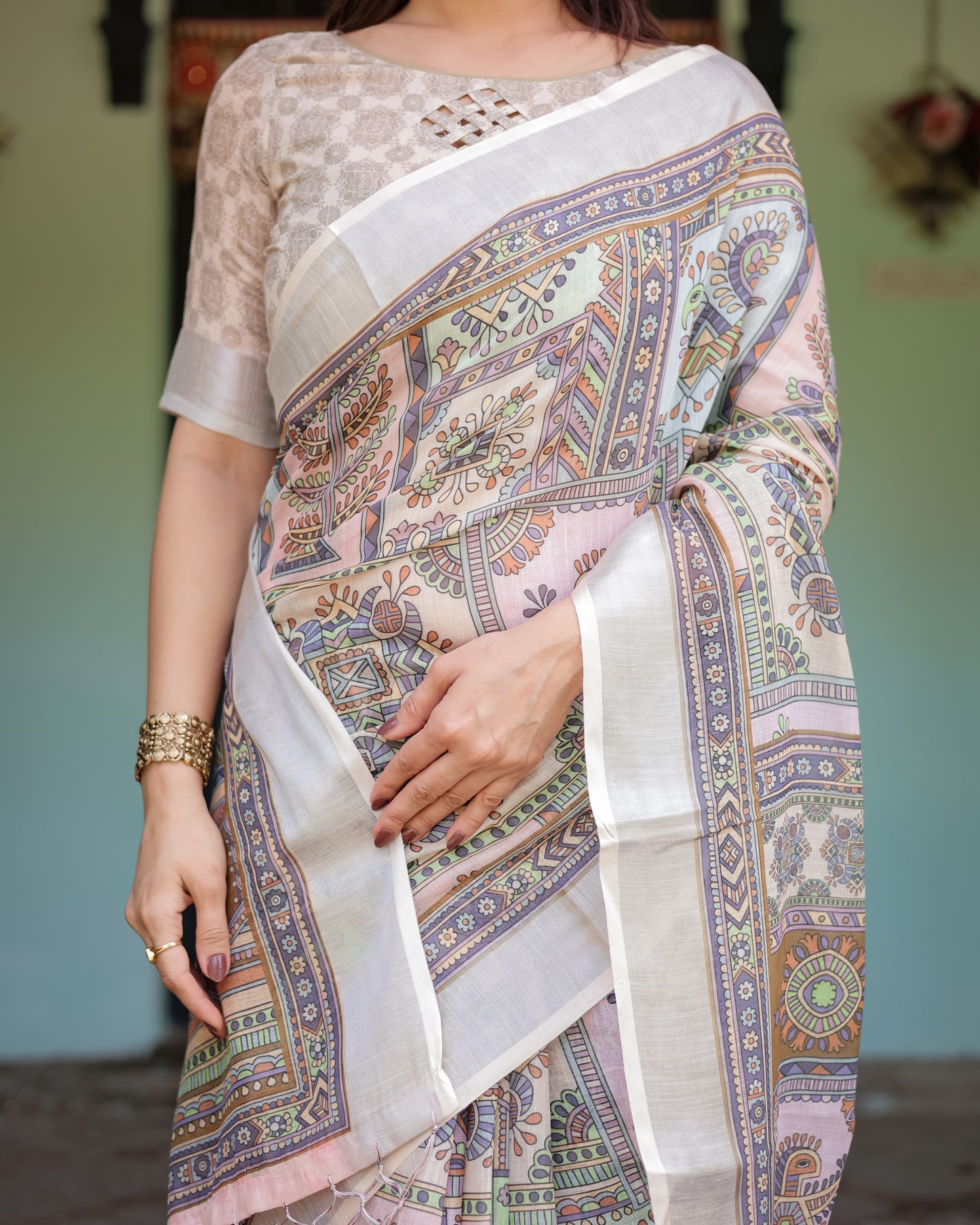 Artistic Charm Pure Linen Saree With Tassels.