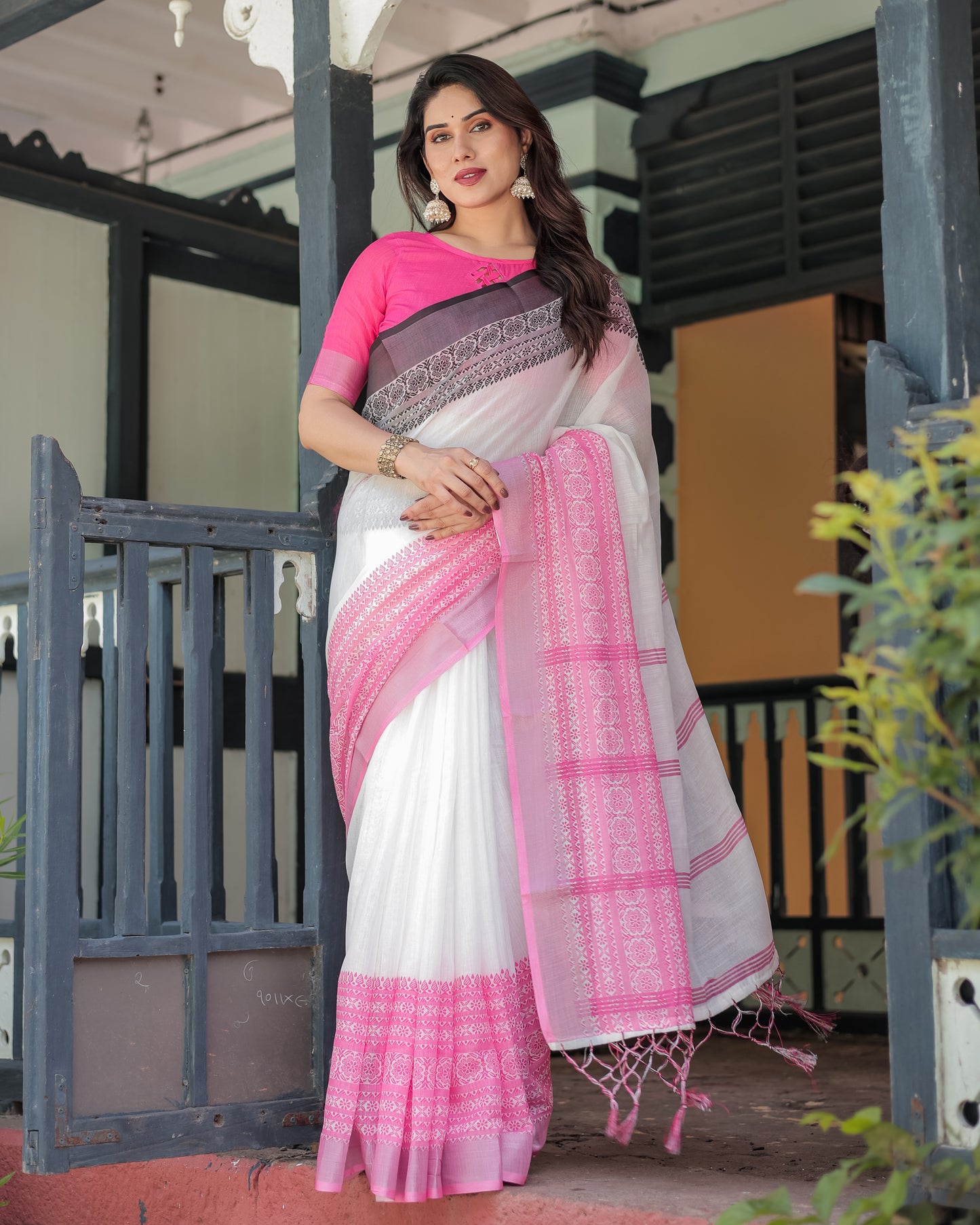 Exquisite Pink & White Linen Saree.
