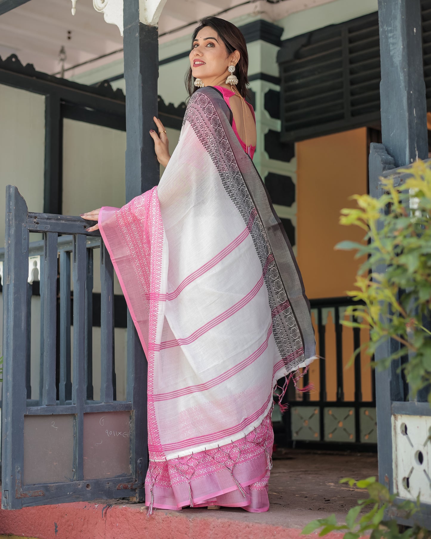 Exquisite Pink & White Linen Saree.