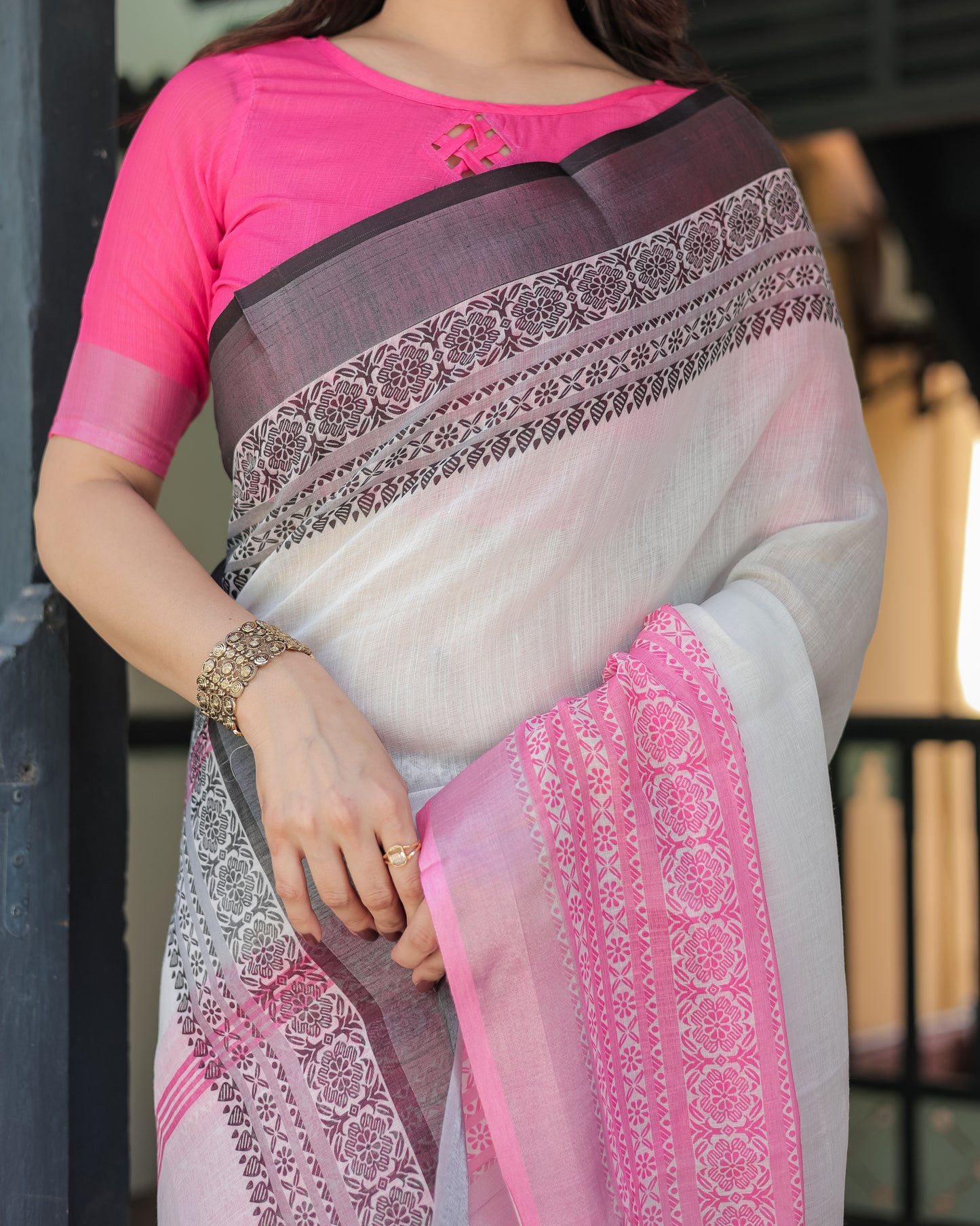 Exquisite Pink & White Linen Saree.