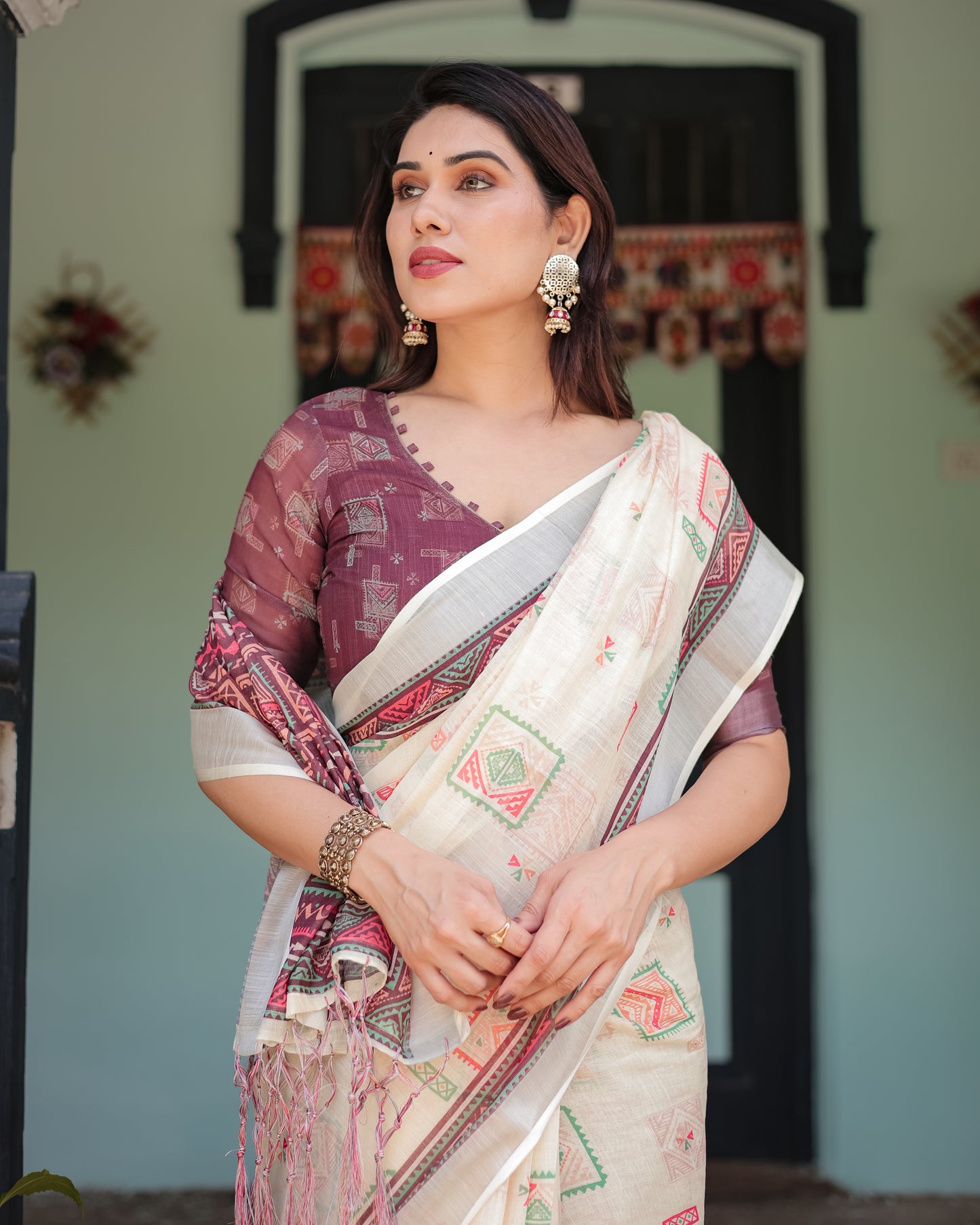 Geometric Splendor Pure Linen Saree With Tassels.