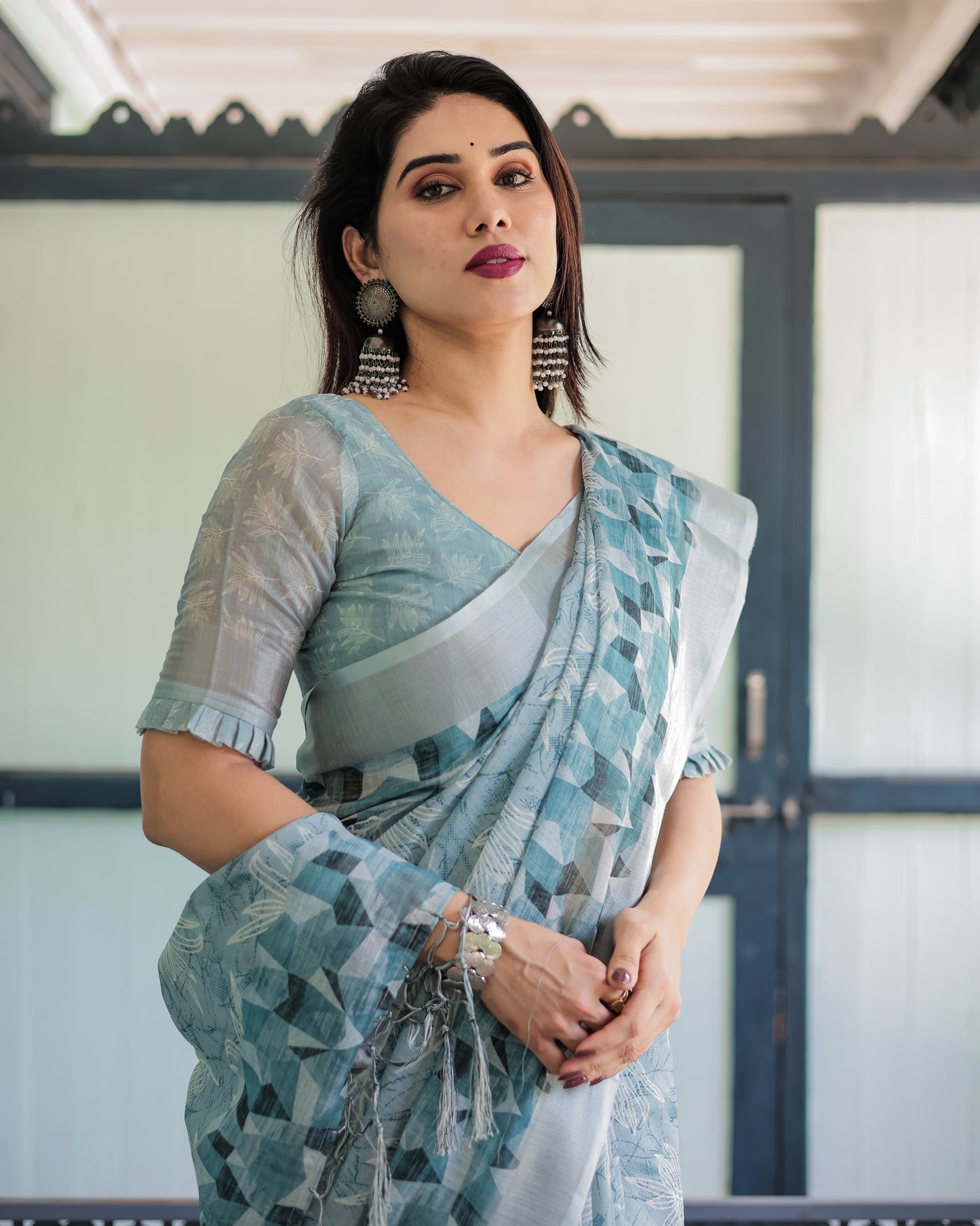 Ocean Breeze Linen Soft, Breathable & Effortlessly Stylish Saree.
