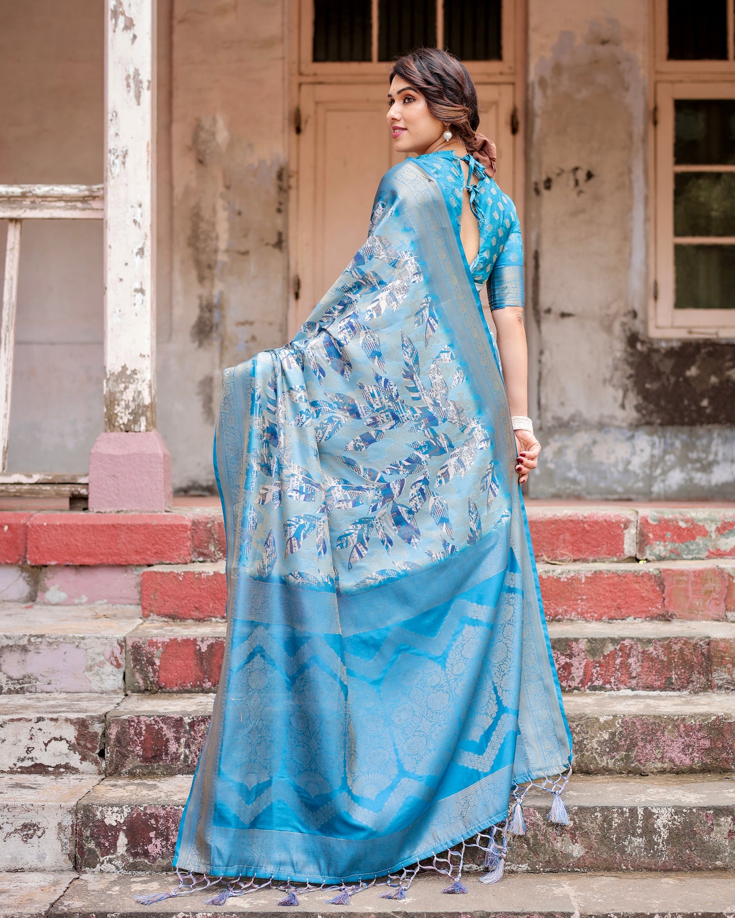 Luxurious Mesmerizing Blue Banarasi Elegance!