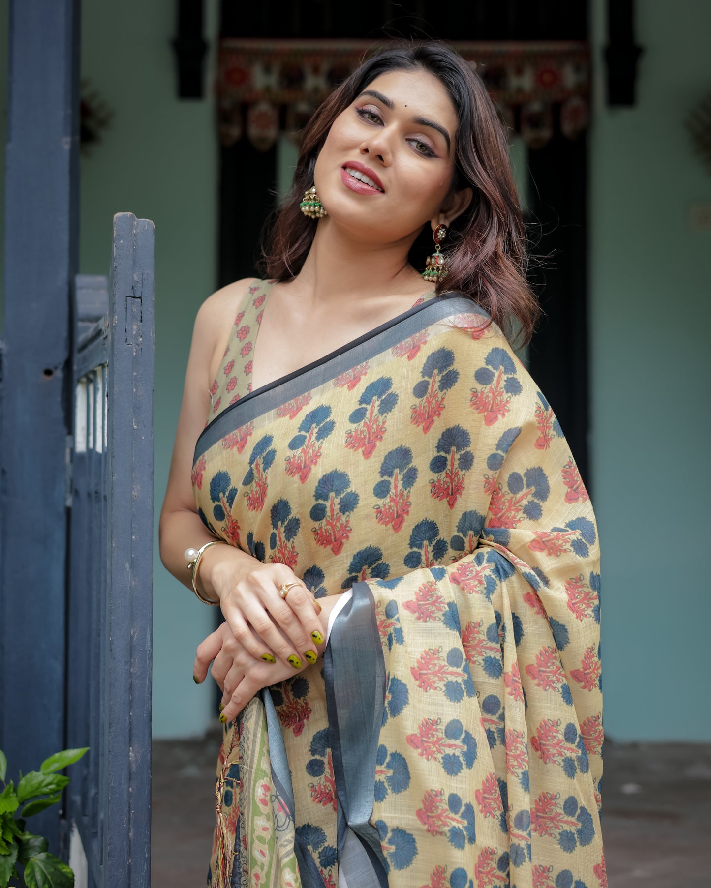 Classic Charm Pure Linen Saree with Tassels.