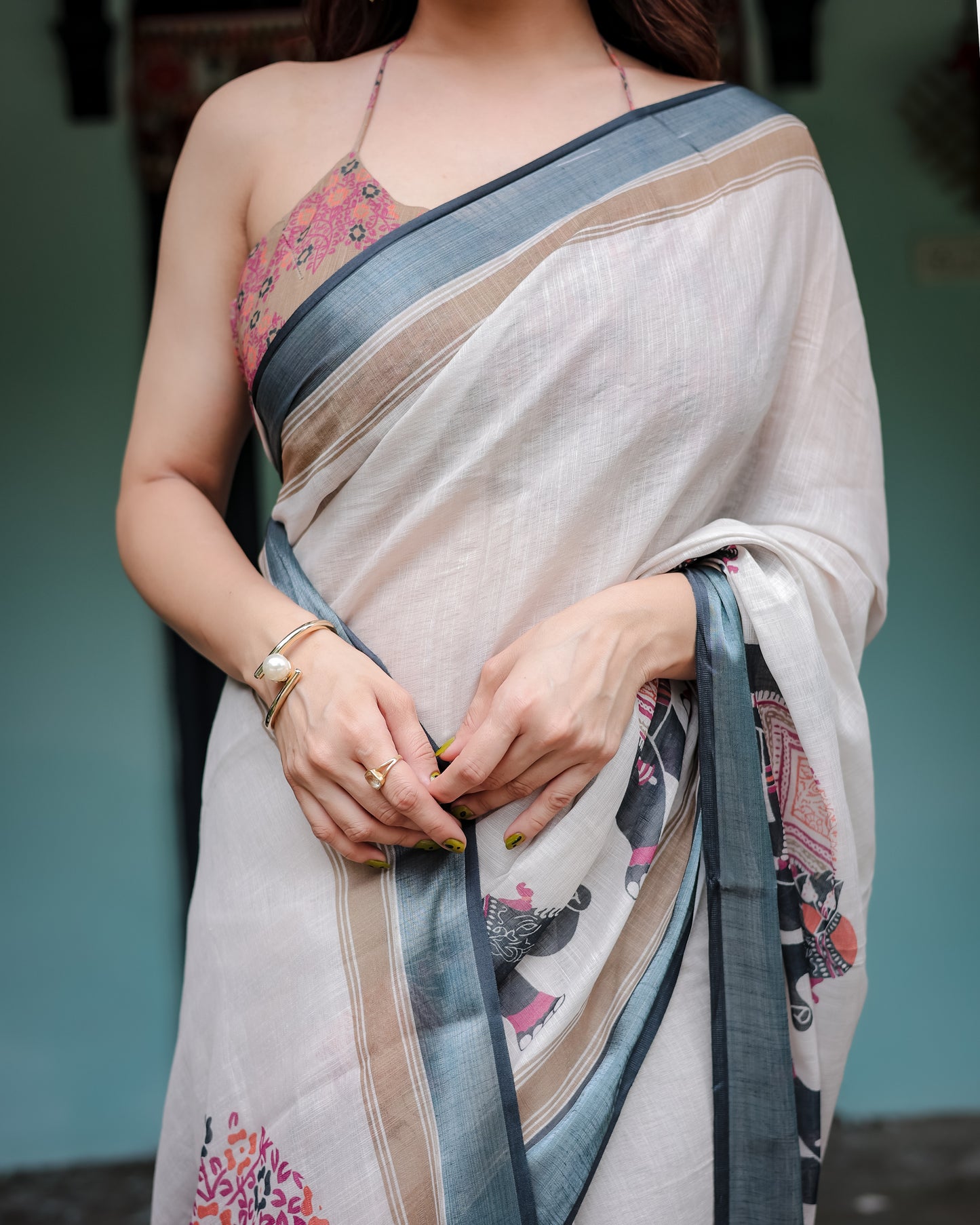 Majestic Pure Linen Elegant Off-white With A Grey Saree.