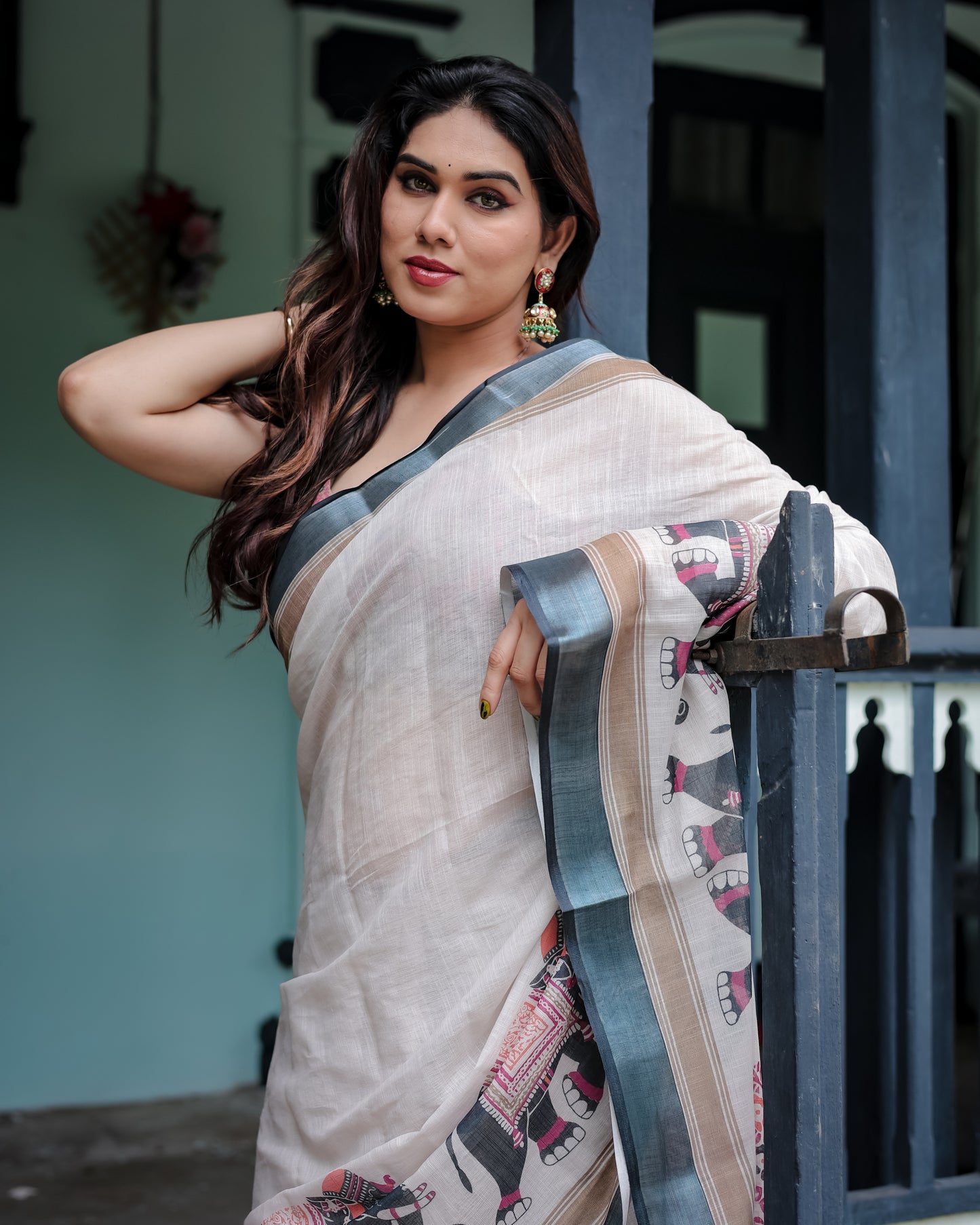 Majestic Pure Linen Elegant Off-white With A Grey Saree.
