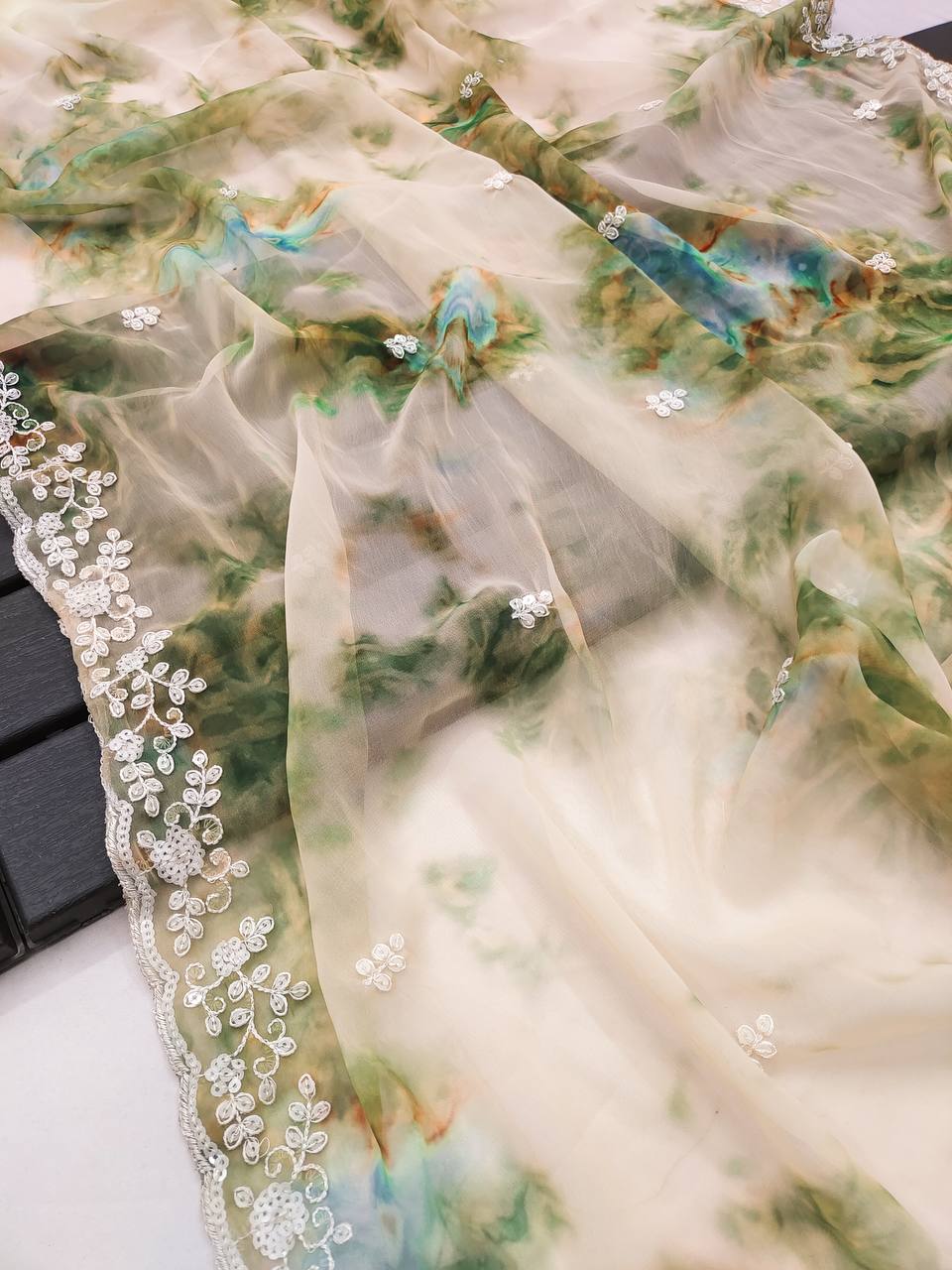 Party Wear Georgette Shibori Saree.