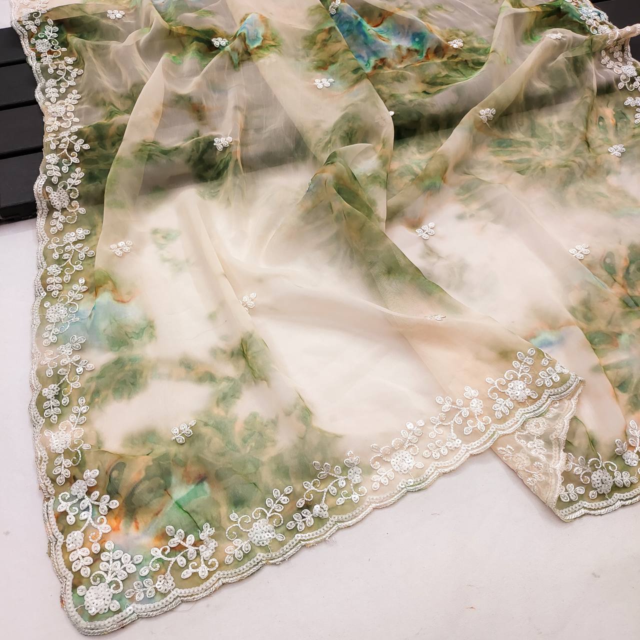 Party Wear Georgette Shibori Saree.