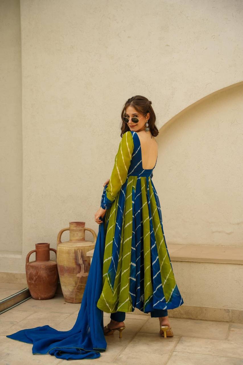 Mehendi Function Special Lehriya Print Beautiful Outfit.