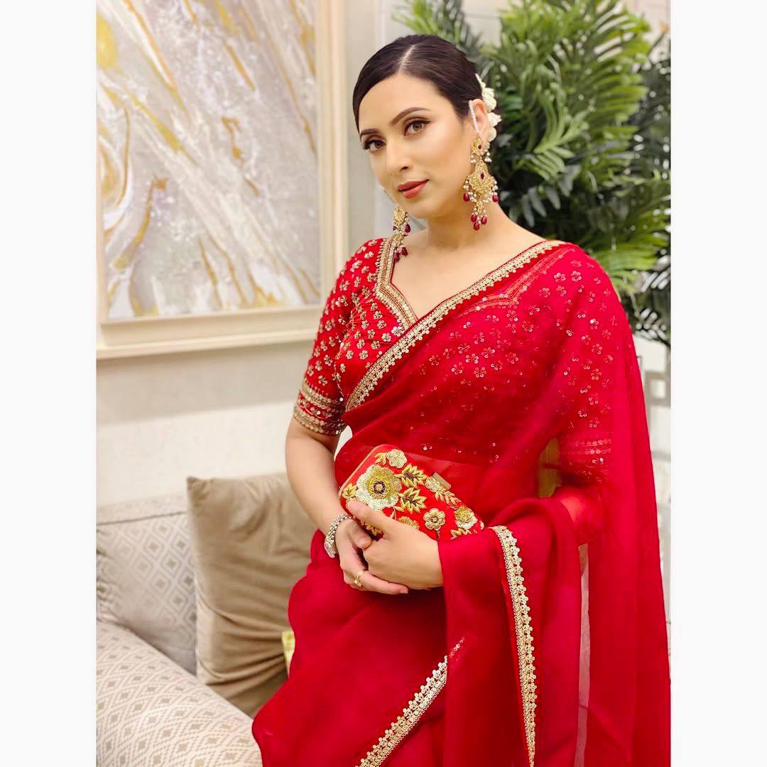 Perfect Pretty Red Premium Organza Silk Saree.