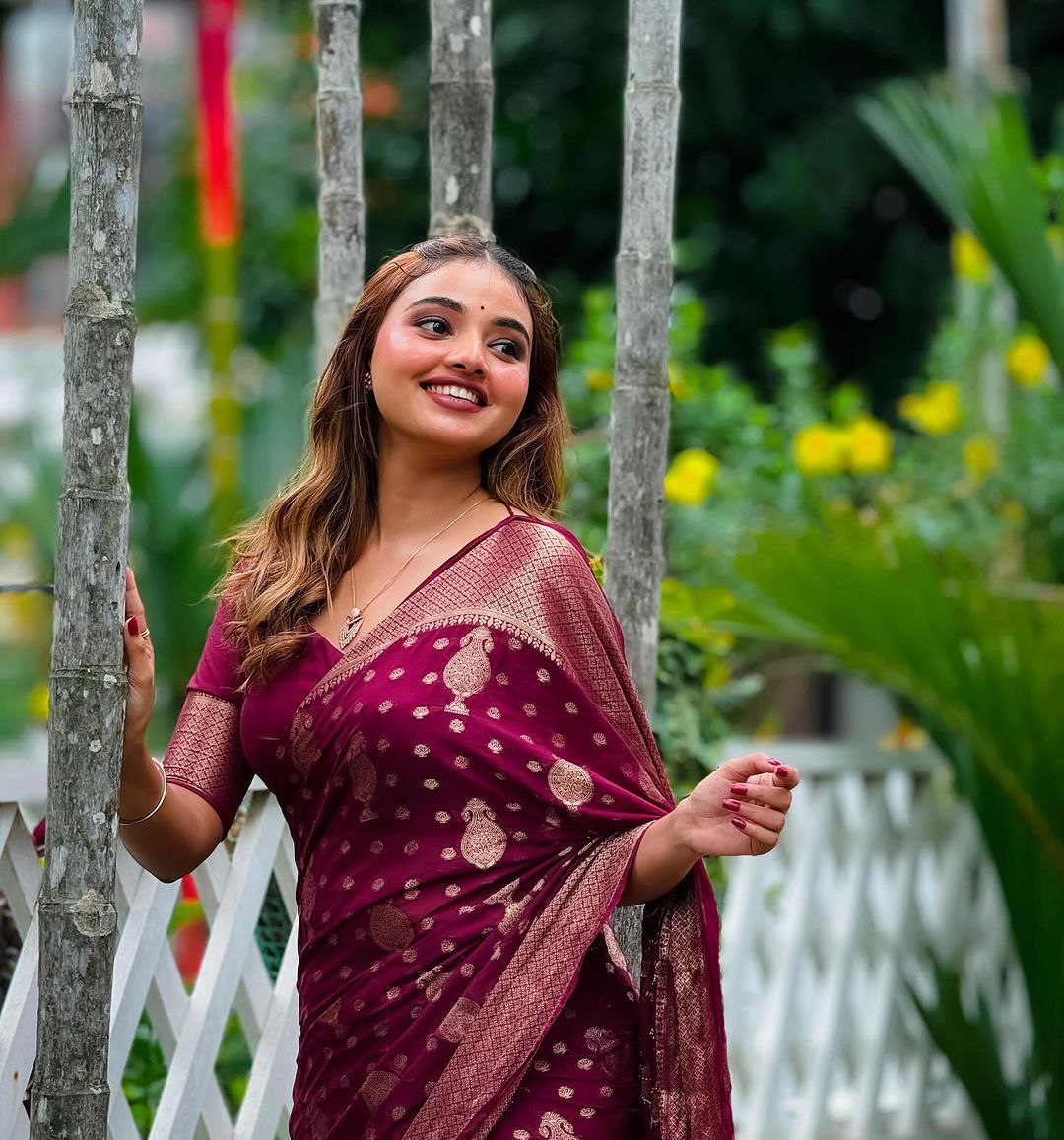 Most Beautiful Traditional Designer Saree Collection.