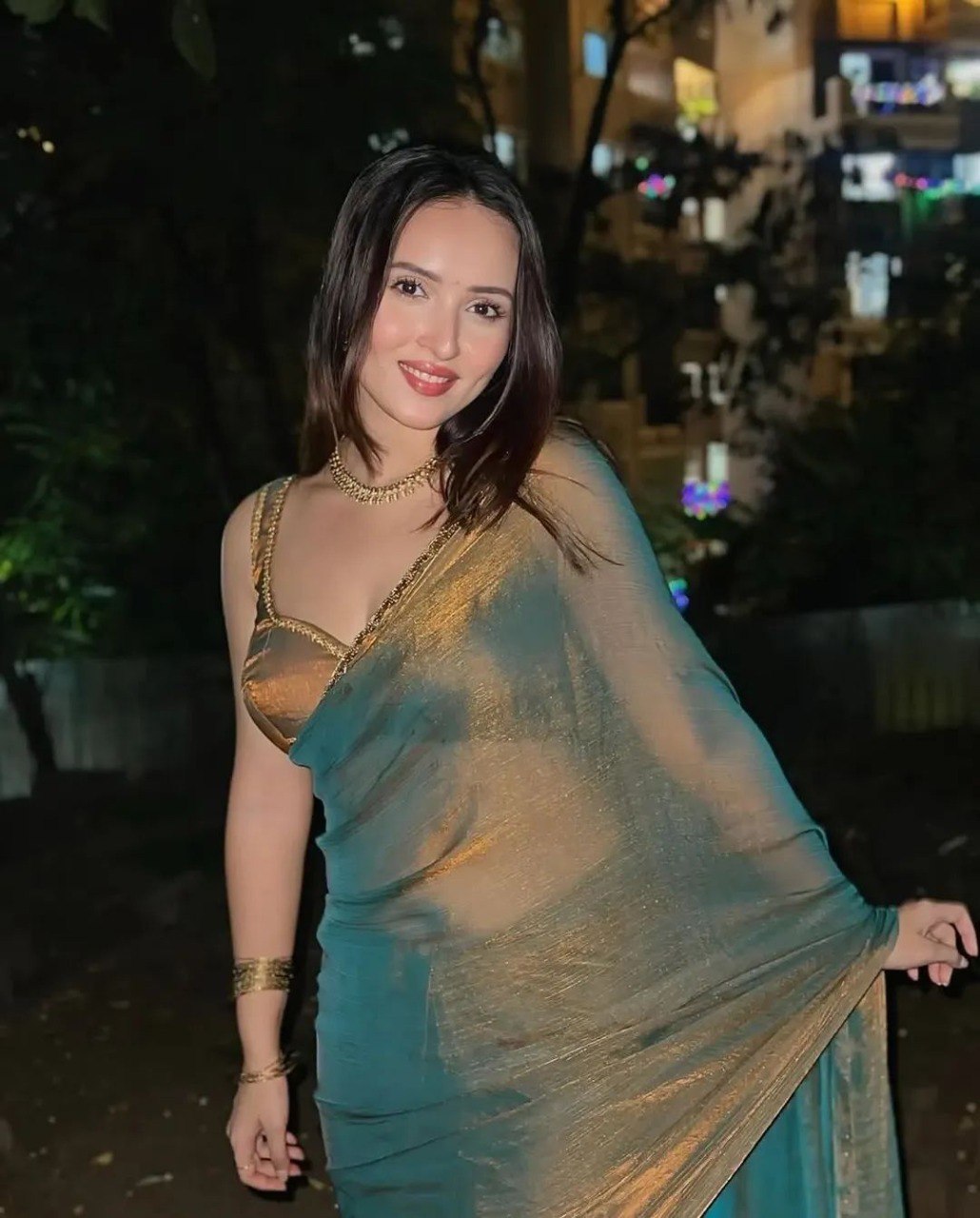 Most Latest Trendy Designer Two Tone Saree Collection.