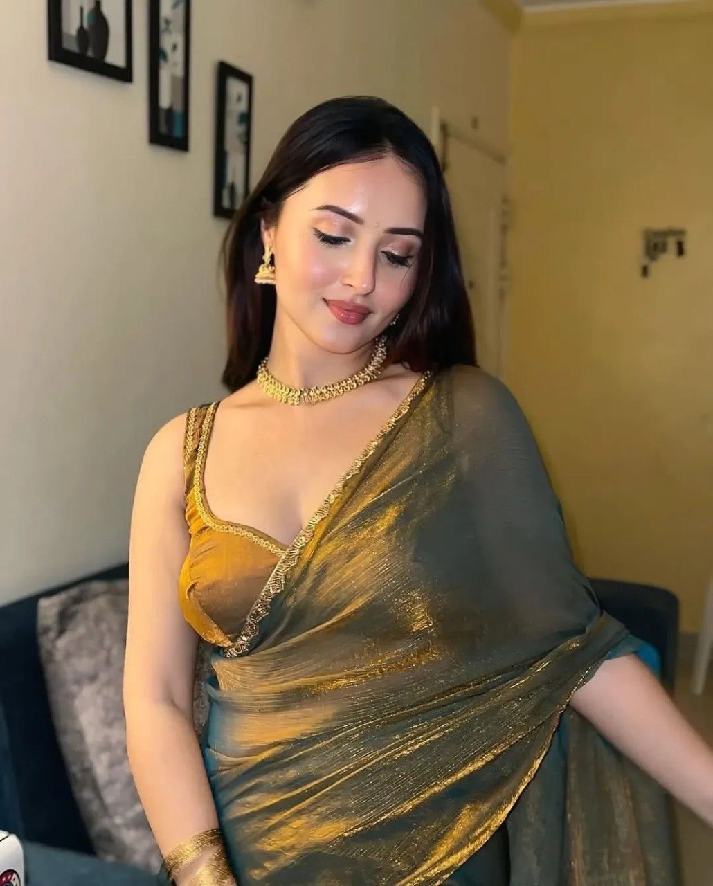 Most Latest Trendy Designer Two Tone Saree Collection.