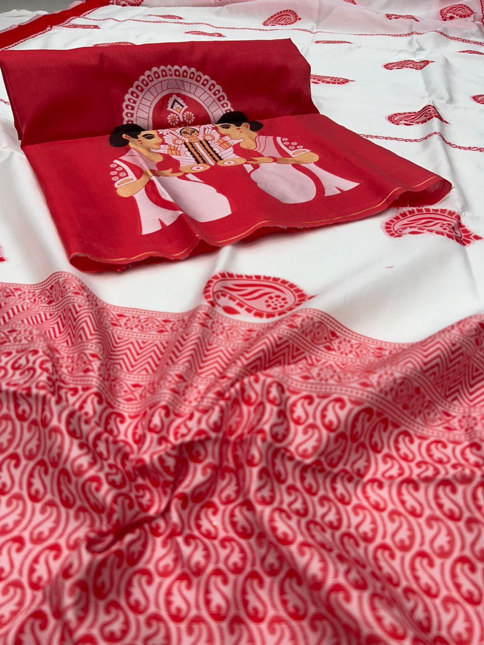 Beautiful Traditional Look Gorgeous Banarasi Soft Silk Saree.