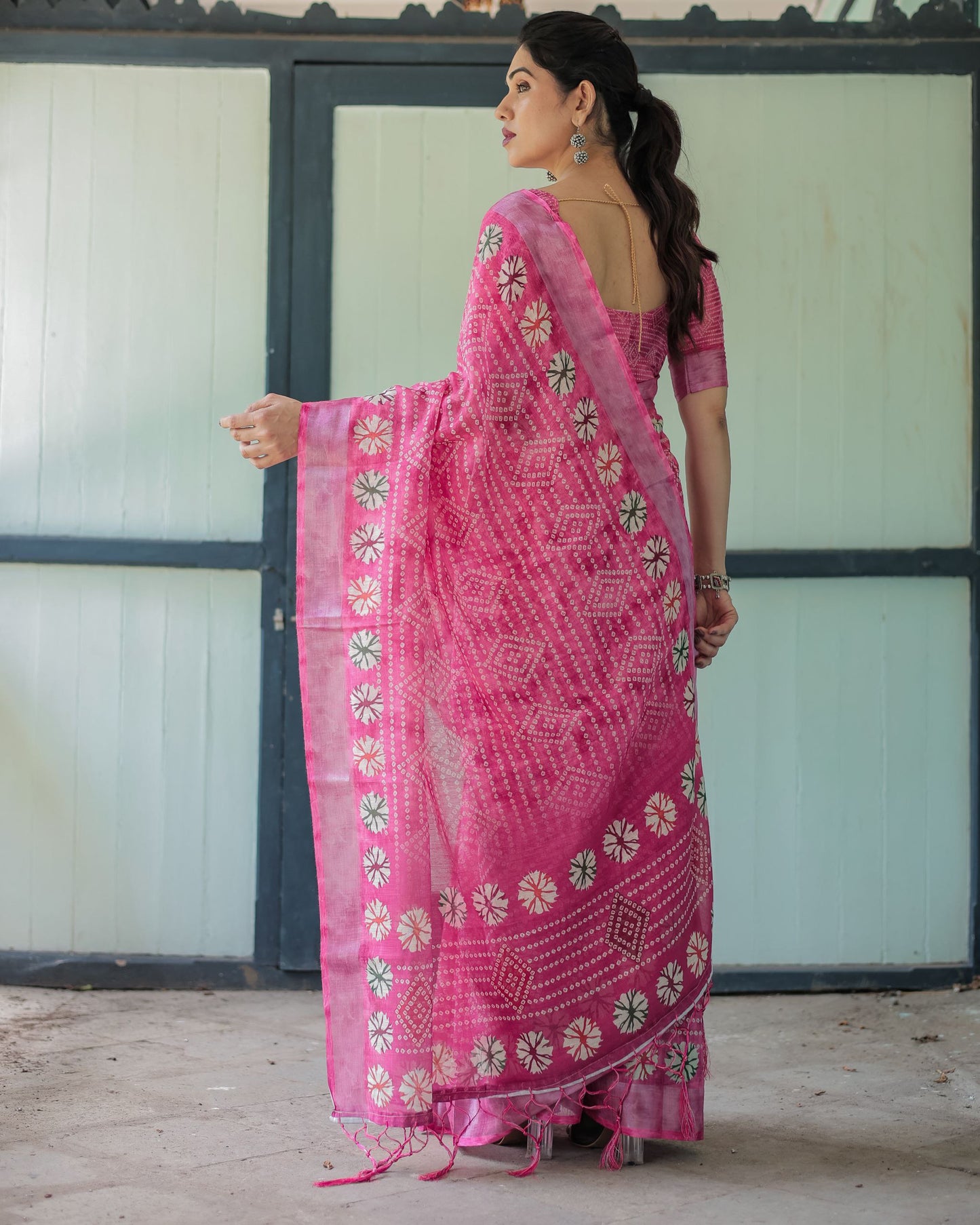 Elegant Pink Bandhani Linen Saree.