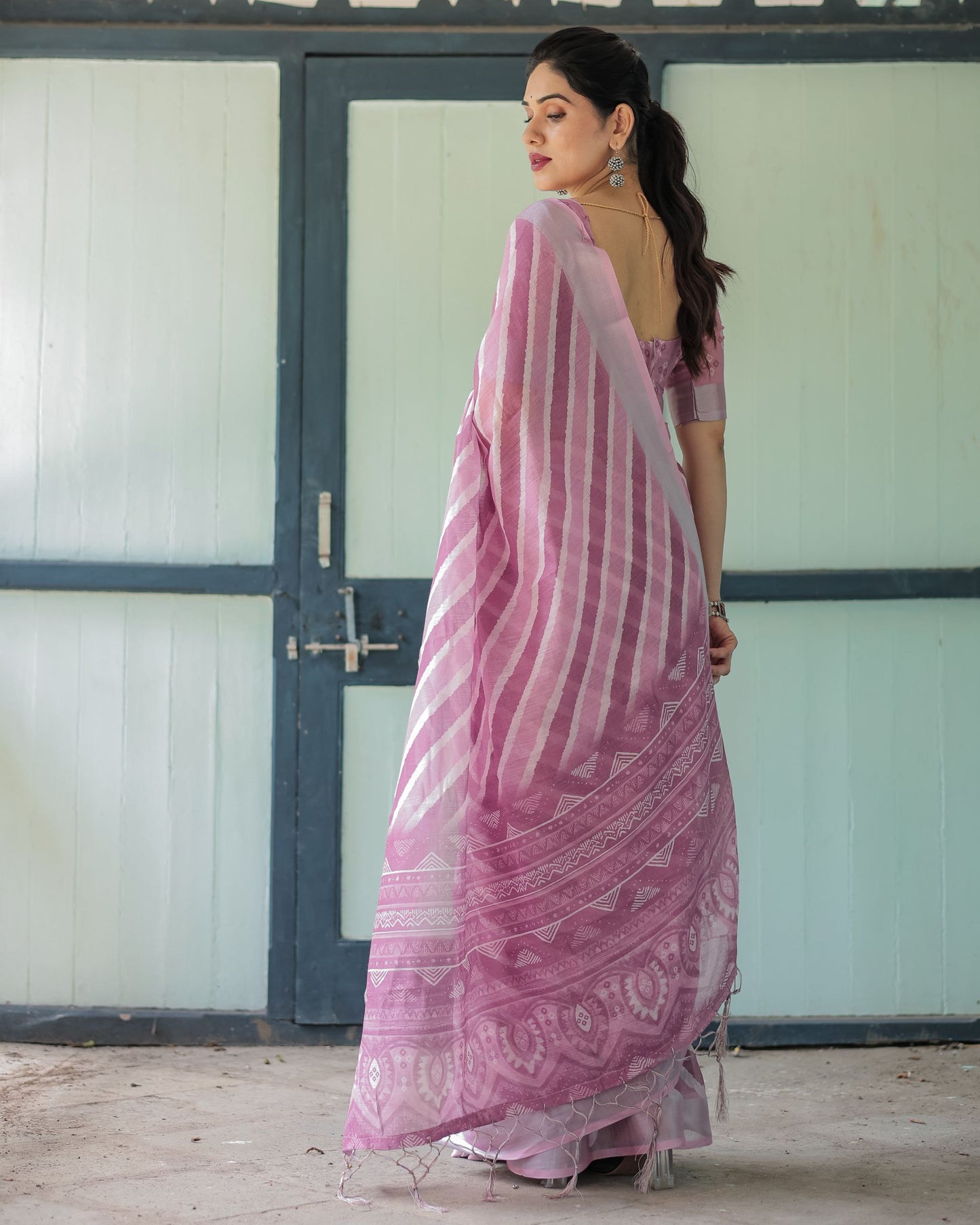 Graceful Lavender Linen Saree.
