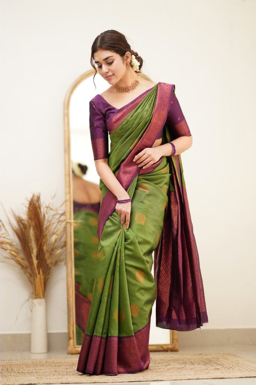 Impressive look Weddigns Special Soft Lichi Silk Saree.