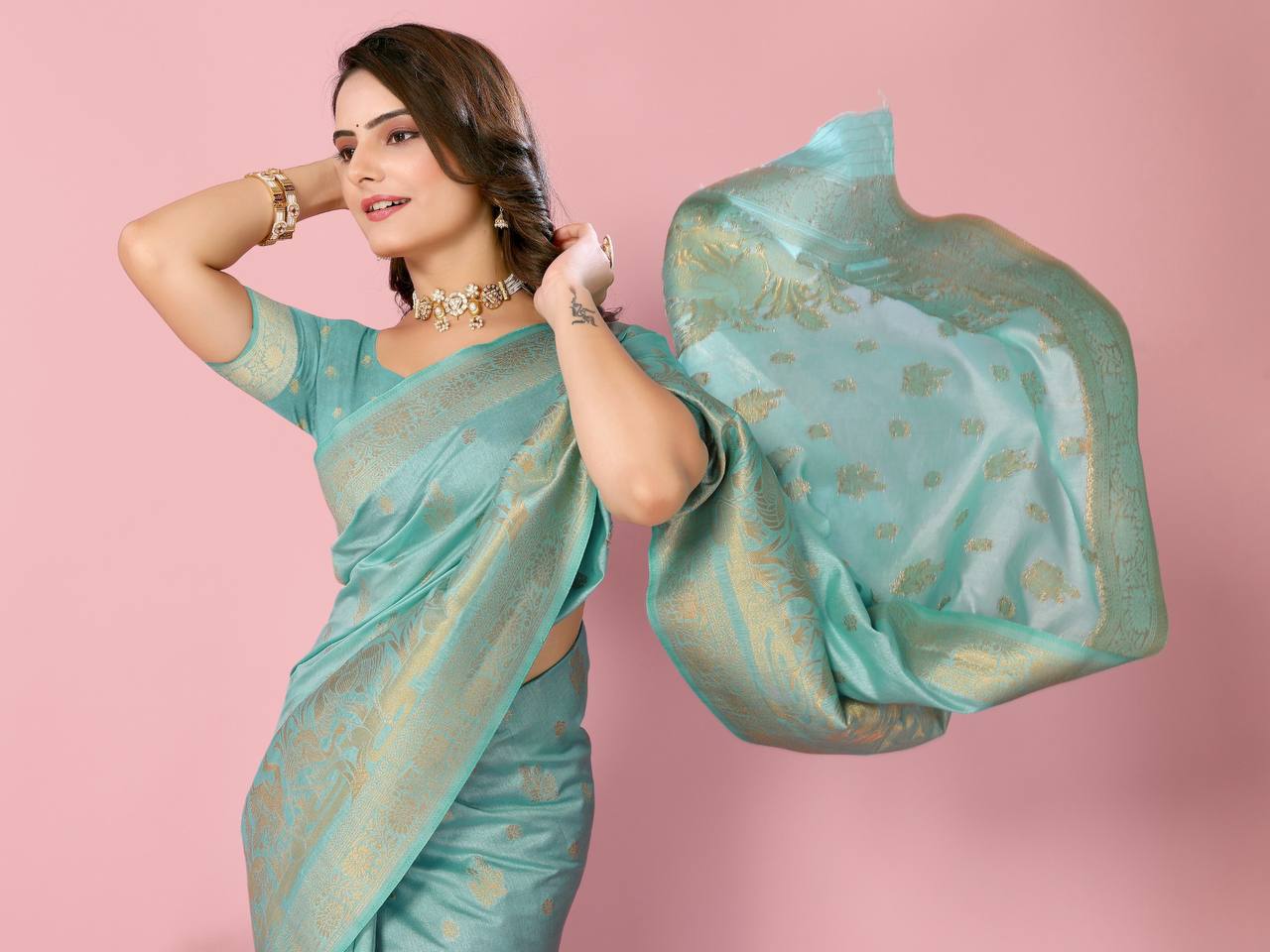 Gorgeous Look Premium Soft Dolla Silk Pretty Designer Saree.