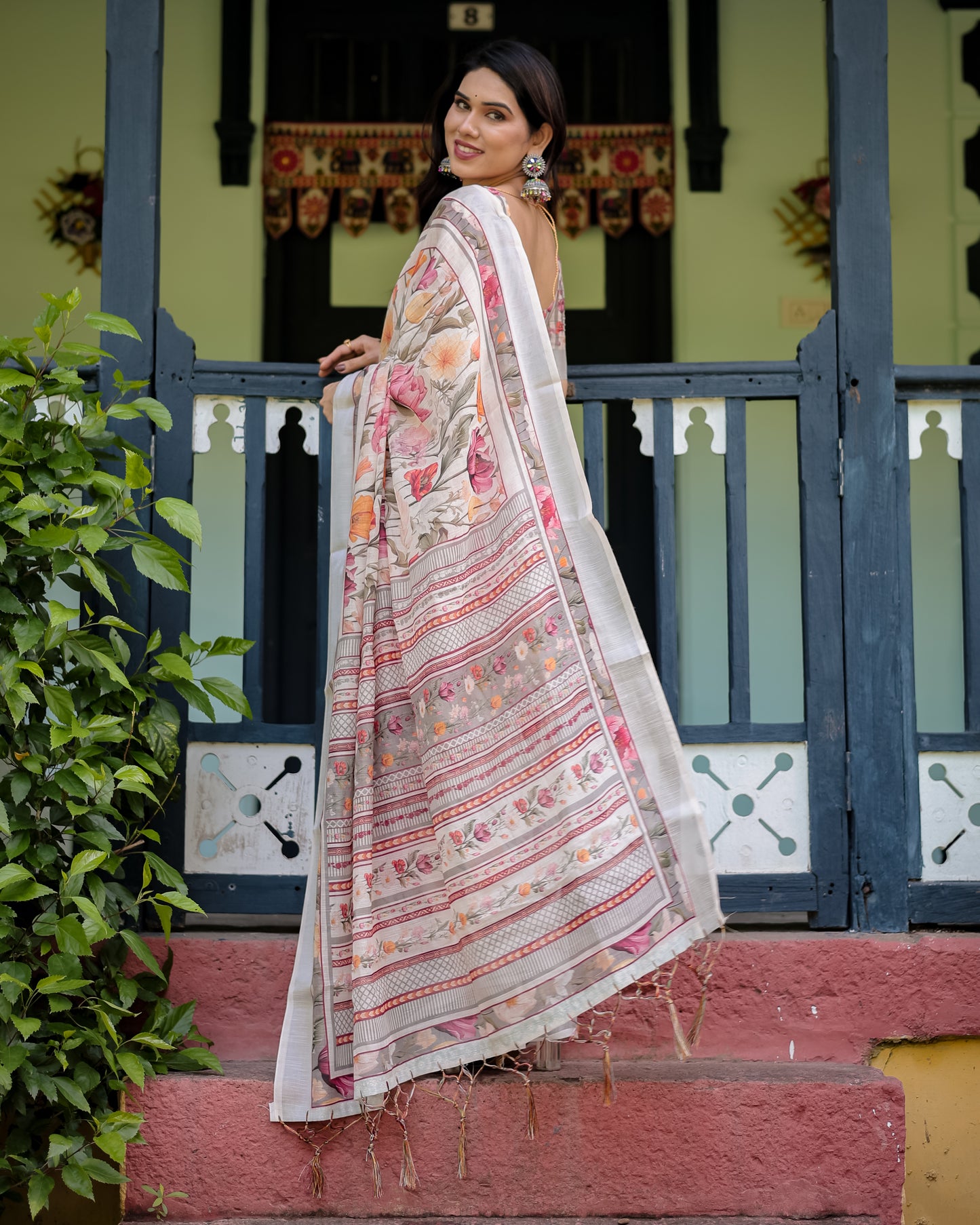 Floral Splendor Pure Linen Saree with Tassels.