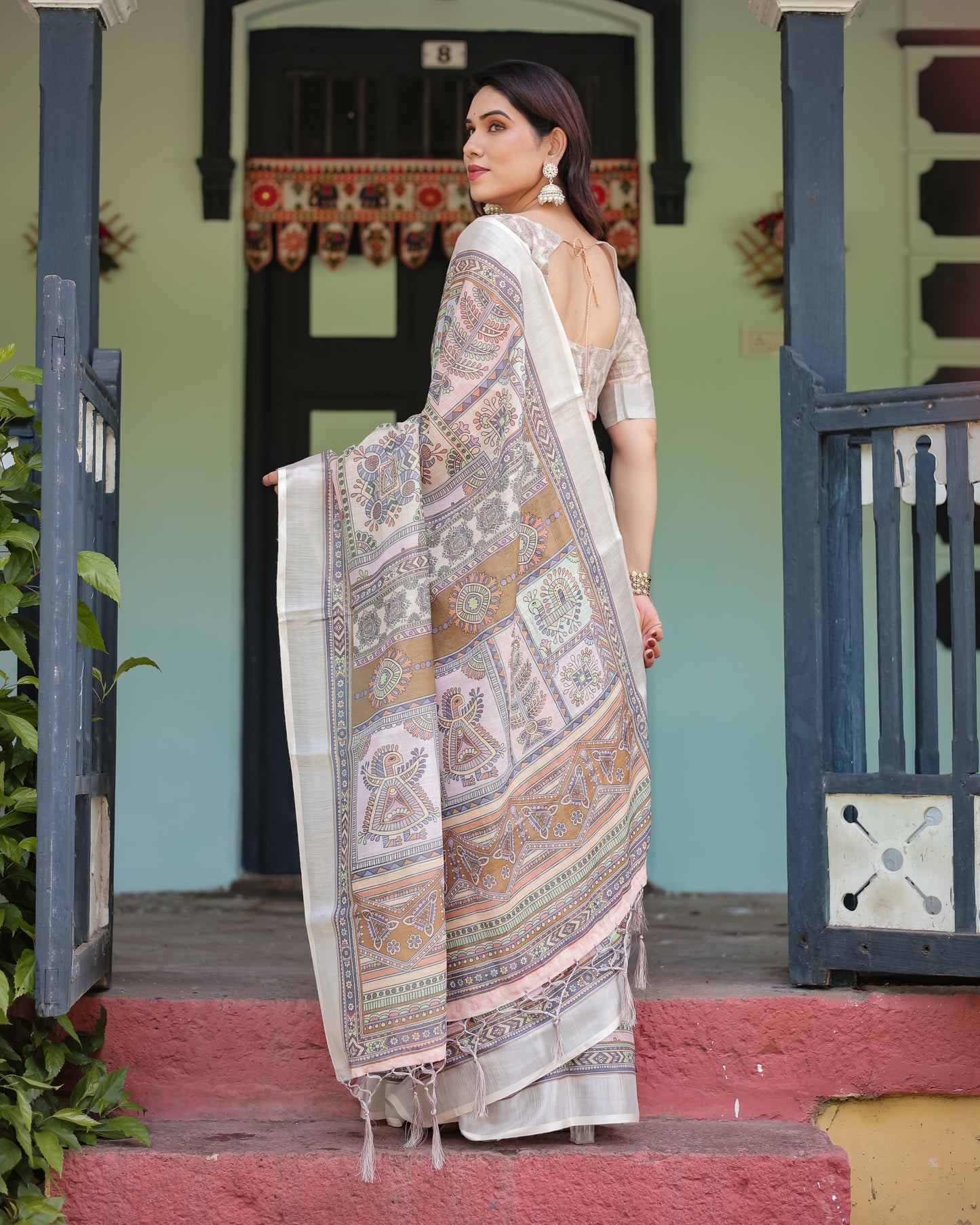 Artistic Charm Pure Linen Saree With Tassels.