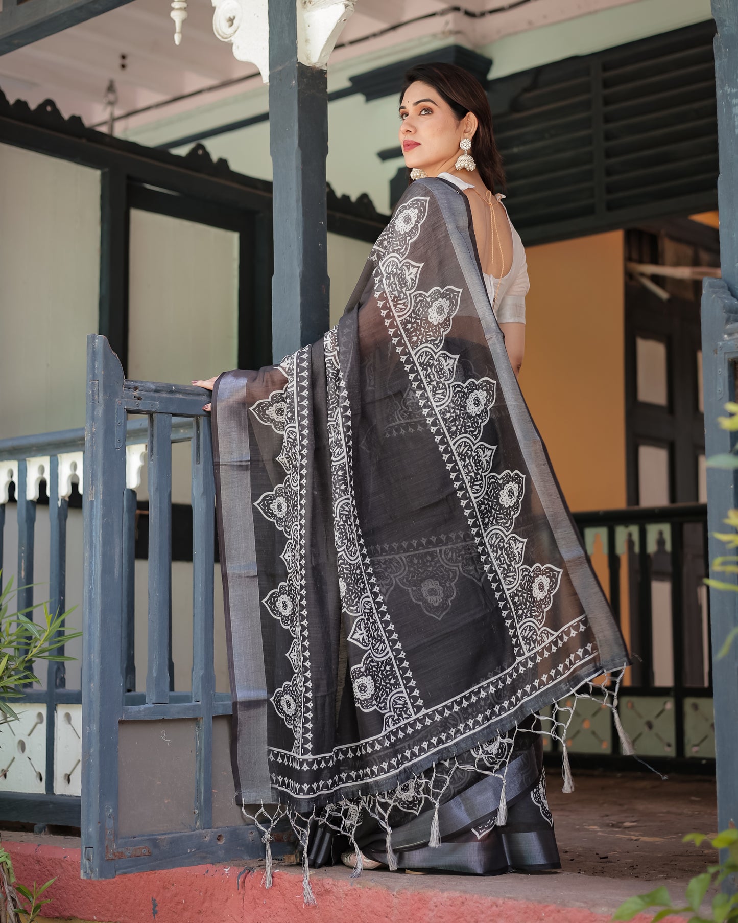 Black & White Classic  Pure Linen Saree with Tassels.
