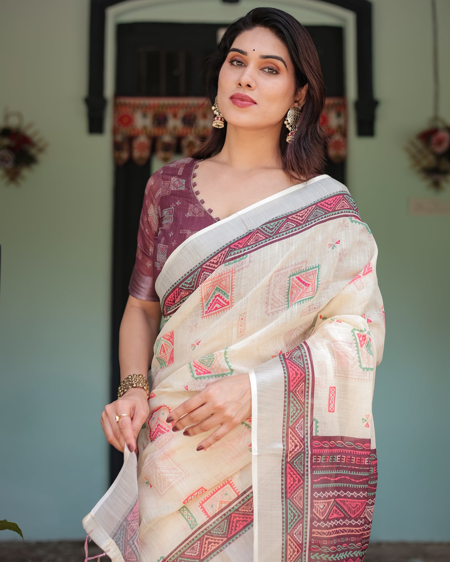 Geometric Splendor Pure Linen Saree With Tassels.