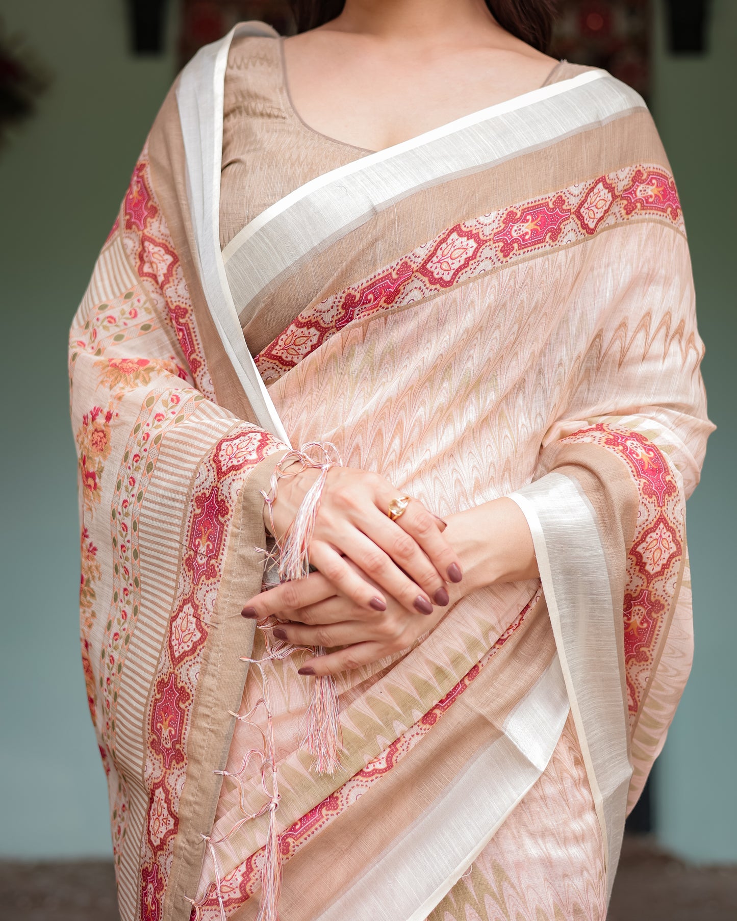Elegant Beige & Peach Linen Saree.
