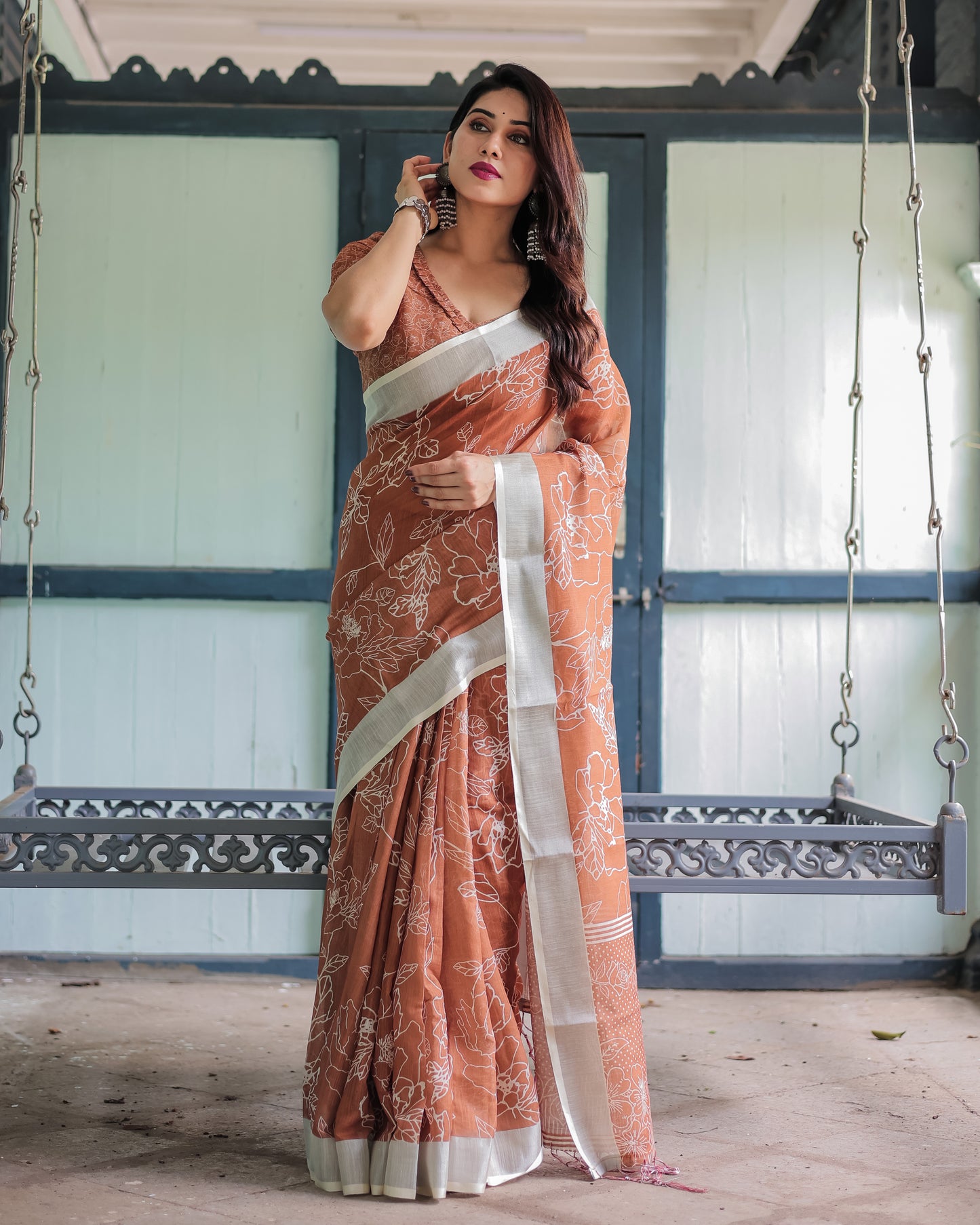 Earthy Elegance Pure Linen Saree with Tassels.