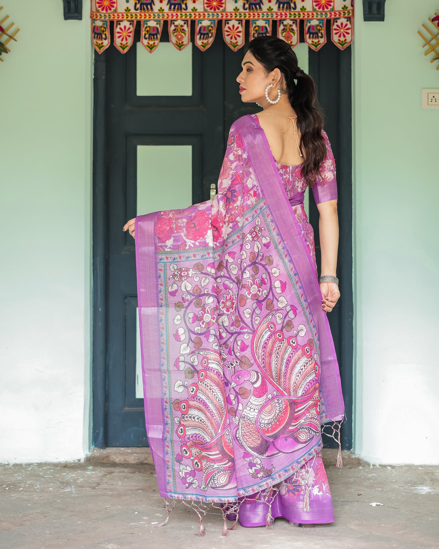 Elegant Floral Digital Print Linen Saree.
