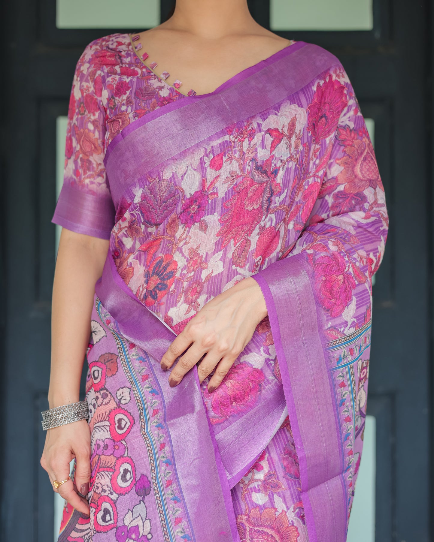 Elegant Floral Digital Print Linen Saree.