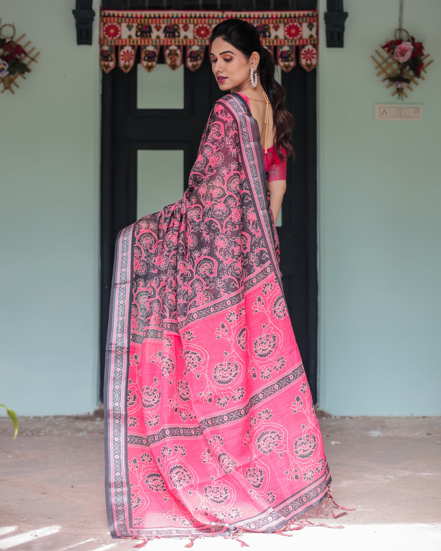 Stunning Black & Pink Digital Print Linen Saree.