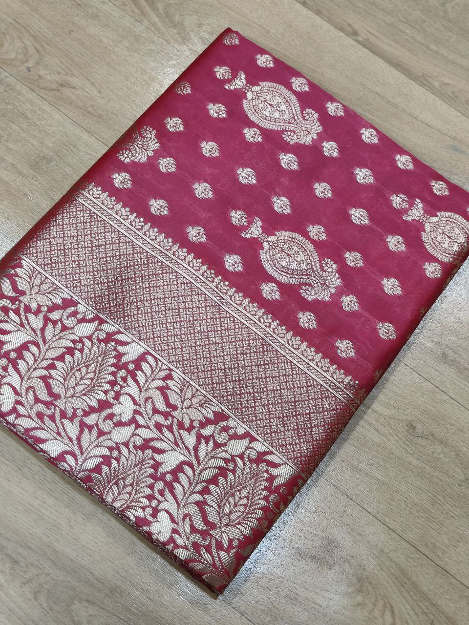 Most Beautiful Traditional Designer Saree Collection.