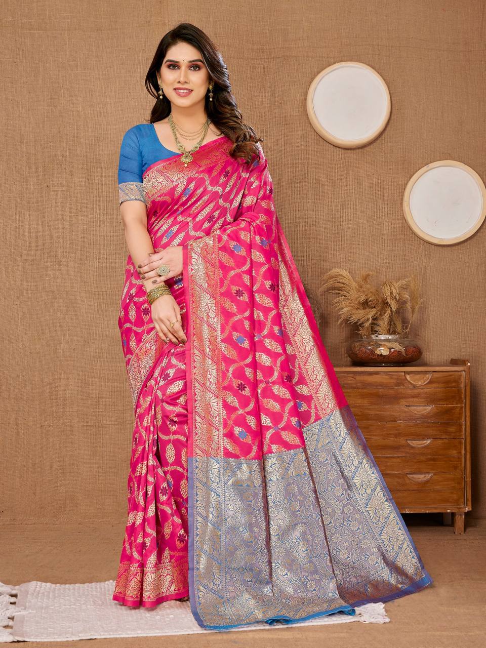 Beautiful Rich Pallu , Pink color kanjiwarm Work Banarasi  Silk Saree.