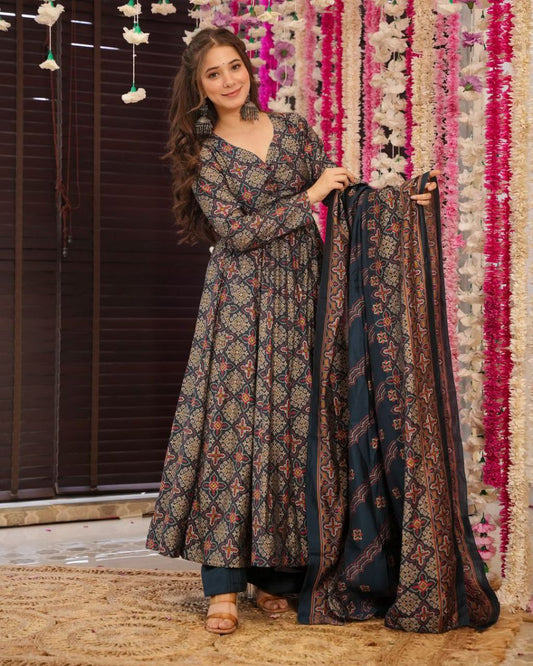 Latest Designer Party Wear Anarkali Plazzo Suit Set.
