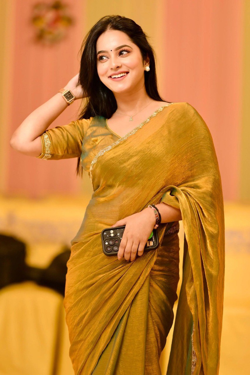 Premium designer most trendy two tone saree collection.