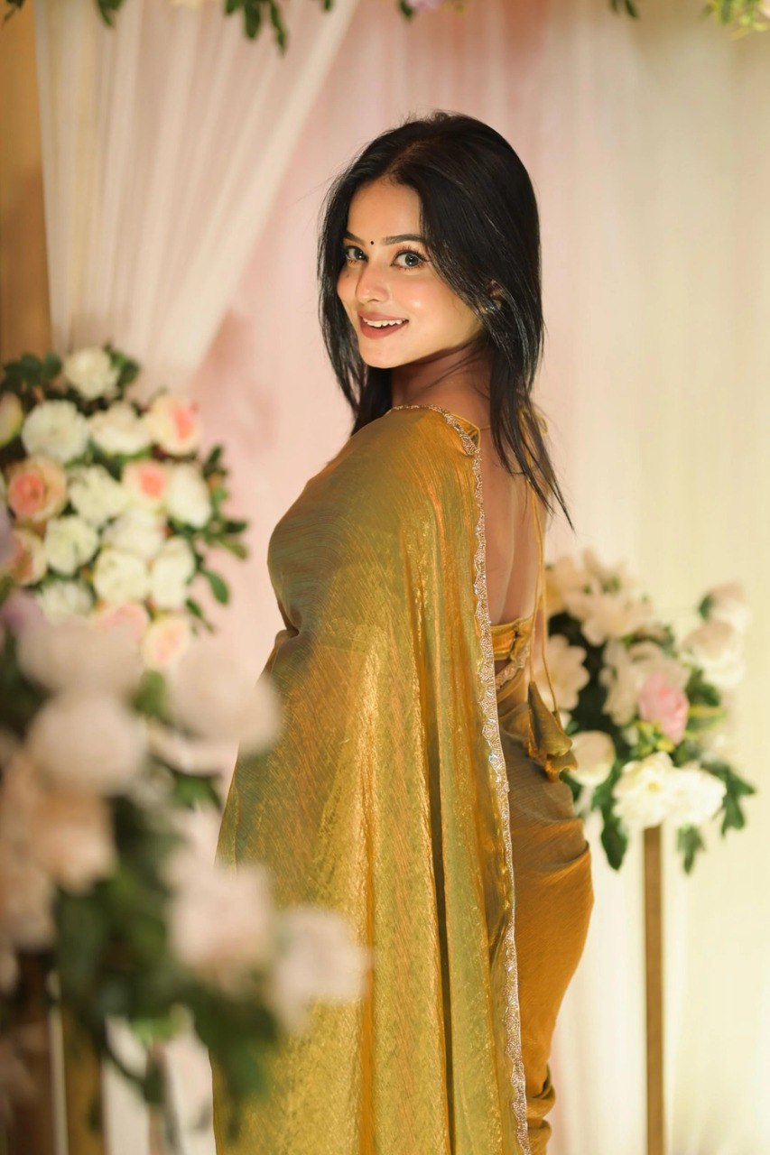 Premium designer most trendy two tone saree collection.