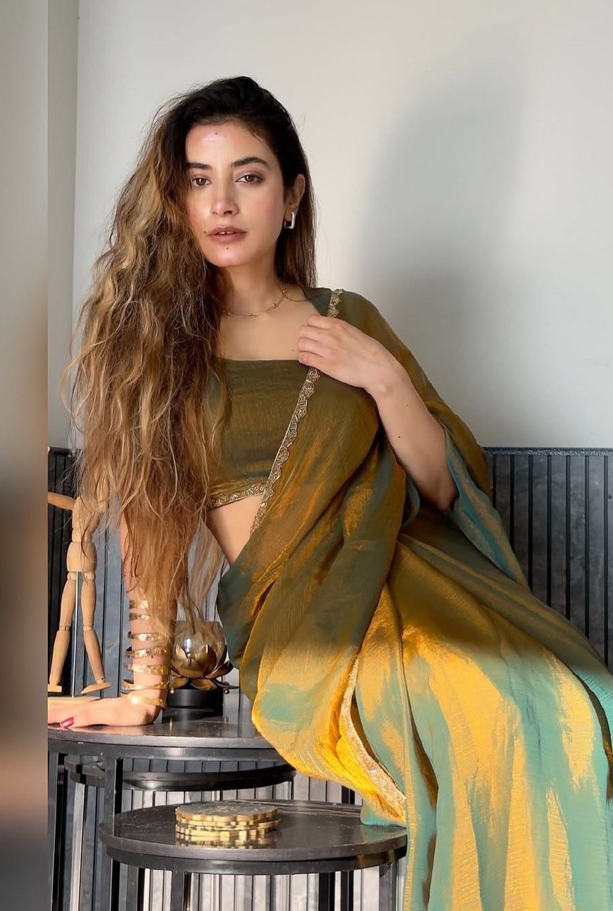 Premium designer most trendy two tone saree collection.