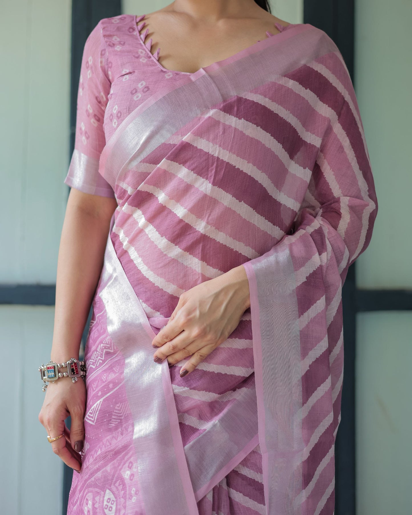 Graceful Lavender Linen Saree.