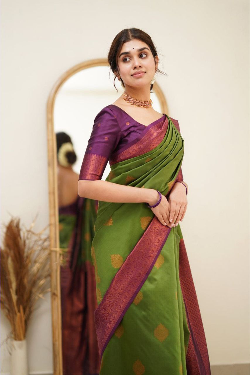 Impressive look Weddigns Special Soft Lichi Silk Saree.