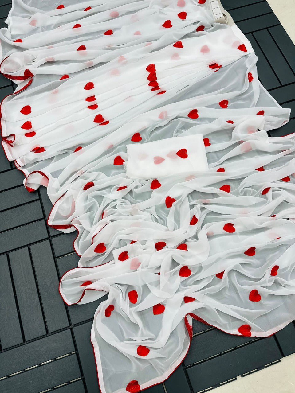 Preety Premium Georgette White Ready To Wear Saree.